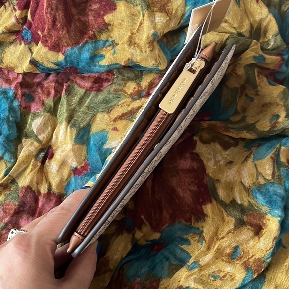 Brand New Michael Kors Vanilla & Luggage Large Top Zip Continental Snap Wallet - Picture 8 of 16